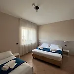 Al Centro Oda ve Kahvaltı 3*